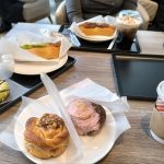 cinnamon roll et ...